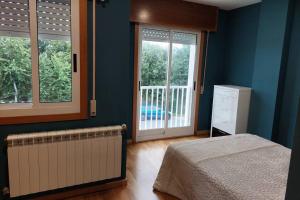 CHALET A SOLO 5 MIN DE OURENSE CIUDAD con jardín y barbacoa