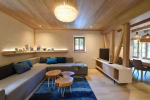 JULIAN VILLAGE LEPENA