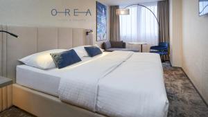 Executive Double or Twin Room with Free Pool Access room in OREA Hotel Pyramida Praha