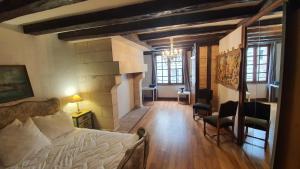 Maisons de vacances HYPER HYPER CENTRE MAISON ENTIERE DE 150 m2 QUARTIER HISTORIQUE DE TOURS a 25 metres DE LA CELEBRE PLACE PLUMEREAU pour 2 a 7 Personnes : photos des chambres