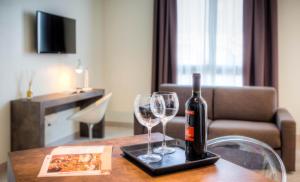 Loft-Suite mit Zugang zur Küche und zum Pool
