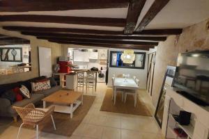 Maisons de vacances MAISON ENTIERE de 115m2 EN HYPER HYPER CENTRE AUX COEUR DES HALLES de TOURS de 2 a 7 PERSONNES : photos des chambres