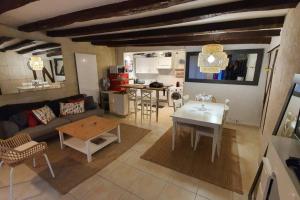 Maisons de vacances MAISON ENTIERE de 115m2 EN HYPER HYPER CENTRE AUX COEUR DES HALLES de TOURS de 2 a 7 PERSONNES : photos des chambres