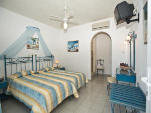 Double or Twin Room with Sea View