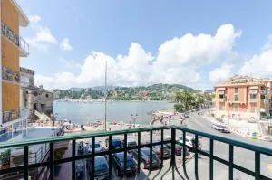 ALLA CASA ROSA AL MARE- Centrale a di fronte al mare- Emozionante- Garage privato gratuito a 800 mt- aria condizionata-wifi - Rapallo