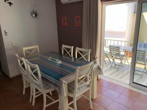 Algarve, Carvoeiro centre-ville, Récent appartement en duplex pour 5 personnes