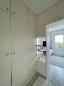 Beautiful Penthouse Apartment With Terrace - 4 Minute Walk to the Beach