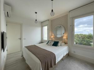 Beautiful Penthouse Apartment With Terrace - 4 Minute Walk to the Beach