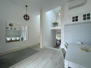 Beautiful Penthouse Apartment With Terrace - 4 Minute Walk to the Beach