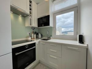 Beautiful Penthouse Apartment With Terrace - 4 Minute Walk to the Beach