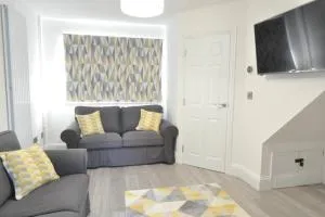 The Osprey - Newly Renovated House - Castle Gresley