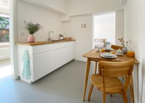 Stilvolles Apartment mit Bergblick-Hütte und Garten