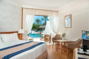 Constantinou Bros Athena Beach Hotel