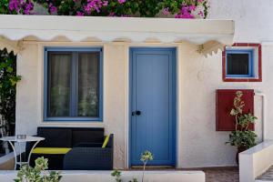 Peaceful And Very Relaxing Suite near Crete Sea view, shared pool, air condition