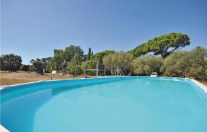 Maisons de vacances Amazing home in La Garde with 2 Bedrooms, Internet and Outdoor swimming pool : photos des chambres