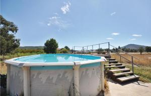 Maisons de vacances Amazing home in La Garde with 2 Bedrooms, Internet and Outdoor swimming pool : photos des chambres