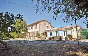 Maisons de vacances Amazing home in La Garde with 2 Bedrooms, Internet and Outdoor swimming pool : photos des chambres