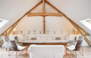 Maisons de vacances Awesome Home In Luche Pringe With House Sea View : photos des chambres
