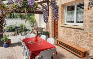 Maisons de vacances Nice home in Crossac with 3 Bedrooms, WiFi and Outdoor swimming pool : photos des chambres