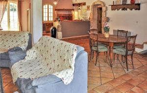 Maisons de vacances Stunning Home In Apt With 4 Bedrooms, Wifi And Outdoor Swimming Pool : photos des chambres