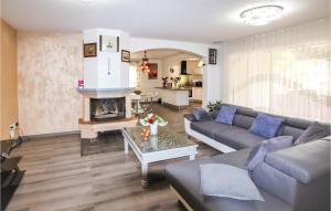 Maisons de vacances 4 Bedroom Amazing Home In Les Angles : photos des chambres
