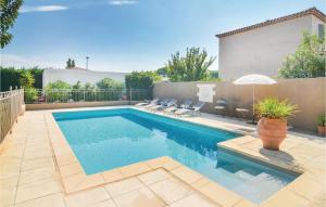 Maisons de vacances Amazing home in Fourques with 4 Bedrooms, WiFi and Outdoor swimming pool : photos des chambres