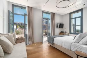 Deluxe Suite room in Hellenic Vibes Smart Hotel
