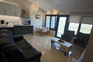 Santa Barbara Lakis Apartments