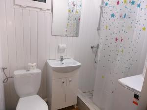 Domek Kontenerowy N5 - 5 osobowy 2 Pokoje , Kuchnia , Łazienka - Izdebno- NoclegiGrodziskPL