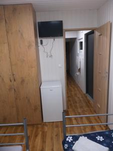 Domek Kontenerowy N5 - 5 osobowy 2 Pokoje , Kuchnia , Łazienka - Izdebno- NoclegiGrodziskPL