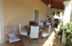 Maisons de vacances Stunning home in Les Angles with 3 Bedrooms, WiFi and Outdoor swimming pool : photos des chambres