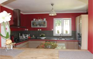 Maisons de vacances Nice Home In Les Angles With Wifi : photos des chambres