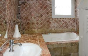 Maisons de vacances Nice Home In Les Angles With Wifi : Maison de Vacances 3 Chambres 