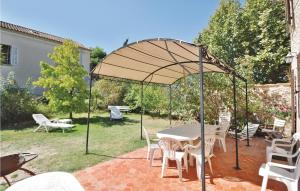 Maisons de vacances Stunning home in La Garde with 2 Bedrooms, Internet and Outdoor swimming pool : photos des chambres