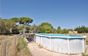 Maisons de vacances Stunning home in La Garde with 2 Bedrooms, Internet and Outdoor swimming pool : photos des chambres