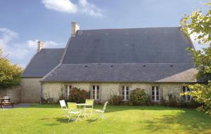 Maisons de vacances Nice home in St, Germain du Pert with 2 Bedrooms, WiFi and Indoor swimming pool : photos des chambres