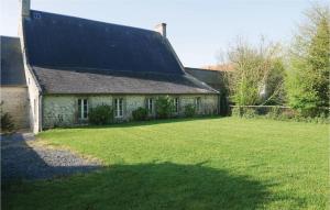 Maisons de vacances Nice home in St, Germain du Pert with 2 Bedrooms, WiFi and Indoor swimming pool : photos des chambres