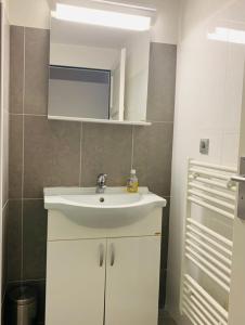 Appartements Nice Apt Near The Marina Of Porto Vecchio : photos des chambres