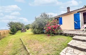 Maisons de vacances Nice home in La Jonchre with 4 Bedrooms and WiFi : photos des chambres