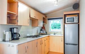 2 Bedroom Lovely Home In Heinkenszand