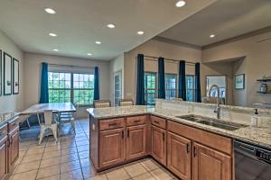 4 Mi to Silver Dollar City Townhome with Game Room!