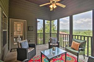 4 Mi to Silver Dollar City Townhome with Game Room!