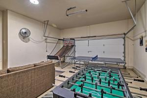 4 Mi to Silver Dollar City Townhome with Game Room!