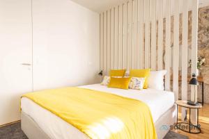 Light-filled Bonjardim Apartments