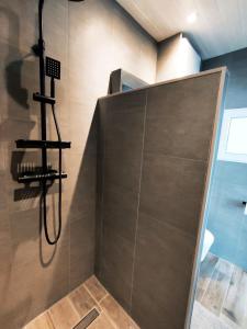 Maisons de vacances Appartement Lila : Appartement avec Douche