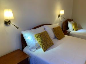 Triple Room with Shared Bathroom room in A Portuguesa