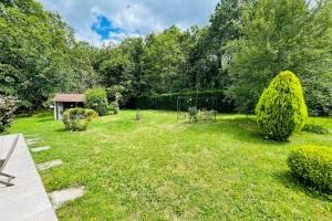 Maisons de vacances House in a green setting with swimming pool : Maison de Vacances