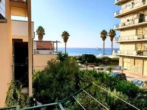 RAFFAELLO Beach Apartment - 50 m from the sea - WIFI - Fornaci