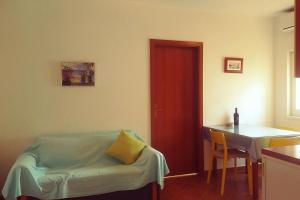 One-Bedroom Apartment room in Apartments by the sea Sali Dugi otok - 8110