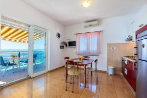 Apartments Ivan - 15 m from beach